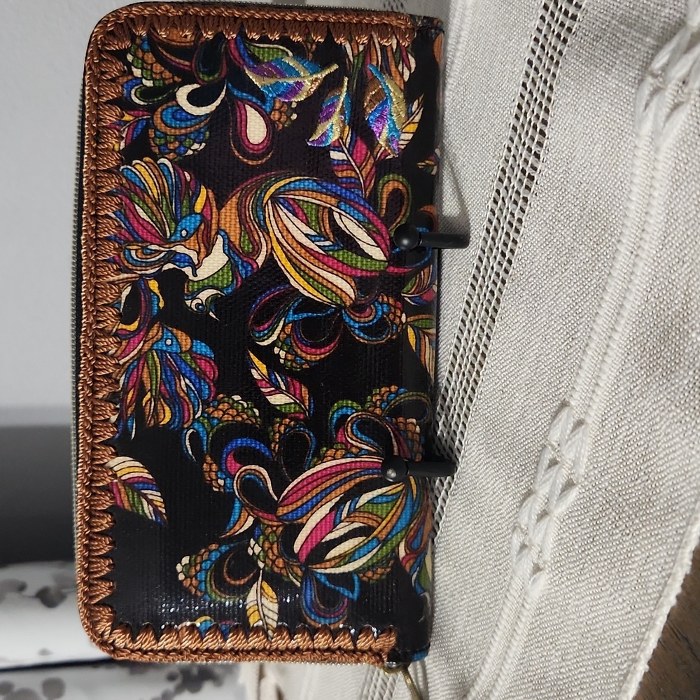 NWOT. Sakroots Artist Circle Enbroidered Zip Wallet - Picture 3 of 16